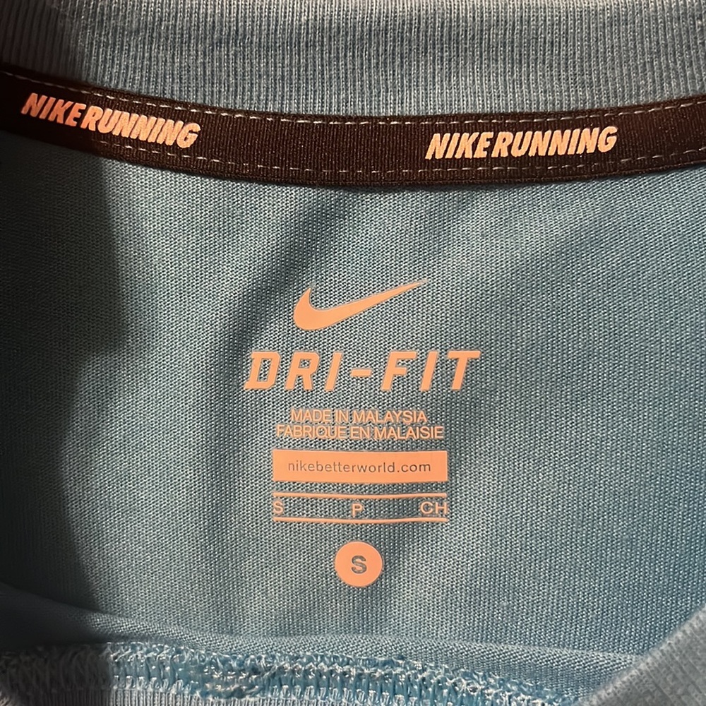 Nike Light Blue Short Sleeve Tee with Red & White 'RUN' Graphic - Picture 3 of 3